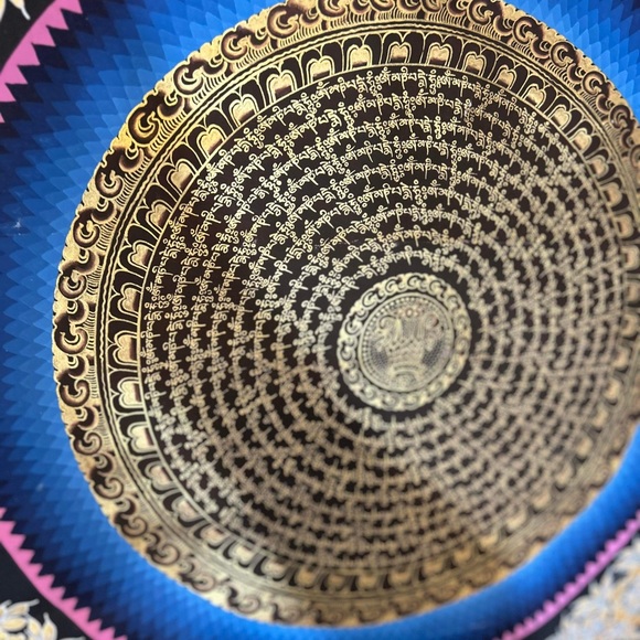 Original Handmade Gold painted sacred Compassion Mantra( Tibetan Script) Mandala - Picture 7 of 7